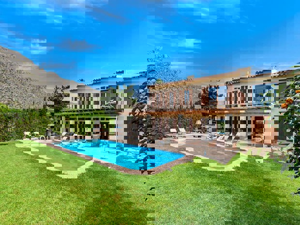 Best for groups and celebrations